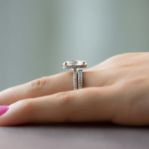 The Aline Set With A 1 Carat Oval 14K White Gold Lab Diamond