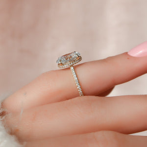 The Aline Set With A 1 Carat Oval 18K Yellow Gold Lab Diamond