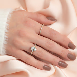 The Aline Set With A 1 Carat Oval 18K Yellow Gold Lab Diamond