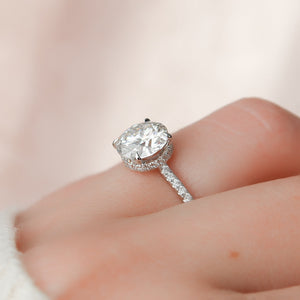 The Aline Set With A 1 Carat Round 14K White Gold Lab Diamond