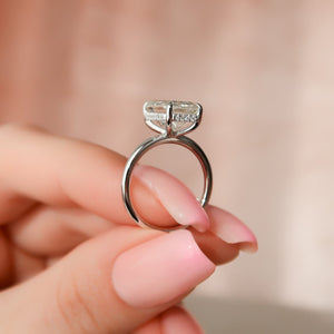 The Kamellie Set With A 1.5 Carat Emerald 18K White Gold Lab Diamond
