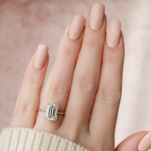 The Kamellie Set With A 2 Carat Emerald 18K White Gold Lab Diamond