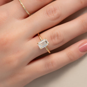 The Kamellie Set  With A 3.5 Carat Emerald 18K Yellow Gold Moissanite