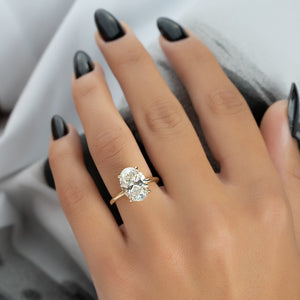 The Kamellie Set  With A 2.5 Carat Oval 18K Yellow Gold Moissanite
