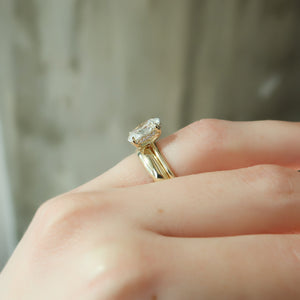 The Kamellie Set  With A 2.5 Carat Oval 18K Yellow Gold Moissanite