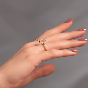 The Kamellie Set  With A 2.5 Carat Oval 18K Yellow Gold Moissanite