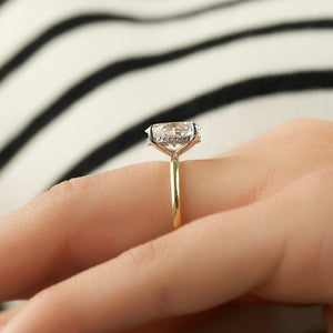 The Kamellie Set  With A 2.5 Carat Oval 18K Yellow Gold Moissanite