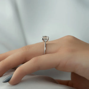 The Kamellie Set With A 1 Carat E. Cushion 18K Yellow Gold Lab Diamond