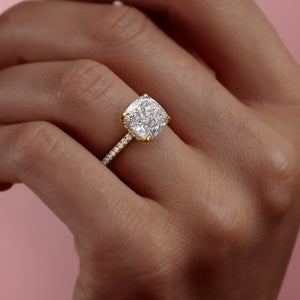 The Kamellie Set With A 1 Carat Cushion 18K Yellow Gold Lab Diamond