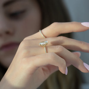 The Kamellie Set With A 1 Carat Oval 18K Yellow Gold Lab Diamond
