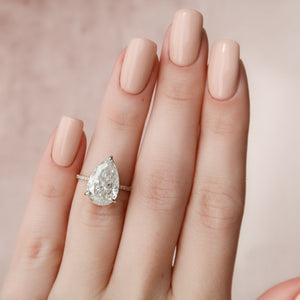 The Kamellie Set With A 1 Carat Pear 18K Yellow Gold Lab Diamond