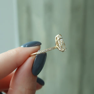 The Kamellie Set With A 1 Carat Pear 18K Yellow Gold Lab Diamond