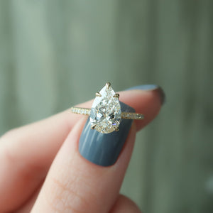 The Kamellie Set With A 1 Carat Pear 18K Yellow Gold Lab Diamond