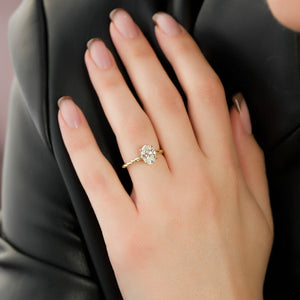 The Alice Set With A 1 Carat Oval 18K Yellow Gold Lab Diamond