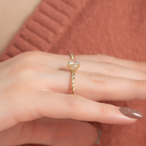 The Alice Set With A 1 Carat Round 18K Yellow Gold Lab Diamond