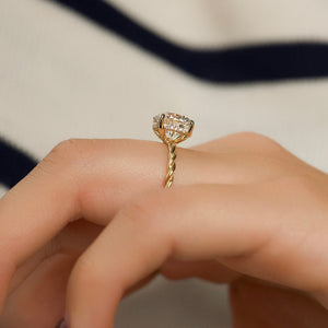 The Alice Set With A 1 Carat Round 18K Yellow Gold Lab Diamond