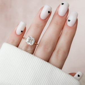 The Crown Kamellie Set  With A 2.5 Carat Cushion 18K Yellow Gold Moissanite