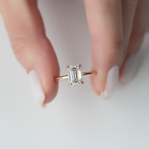 The Crown Kamellie Set  With A 2.5 Carat Emerald 14K Rose Gold Moissanite