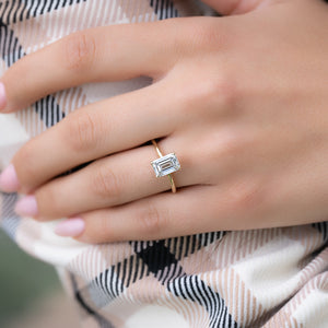 The Crown Kamellie Set  With A 2.5 Carat Emerald 14K Yellow Gold Moissanite
