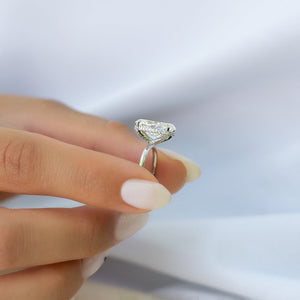The Crown Kamellie Set  With A 2.5 Carat Oval 14K White Gold Moissanite
