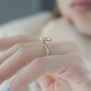 The Crown Kamellie Set  With A 2.5 Carat Oval 18K Yellow Gold Moissanite