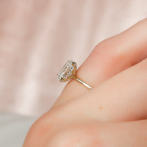 The Crown Kamellie Set  With A 2.5 Carat Oval 18K Yellow Gold Moissanite