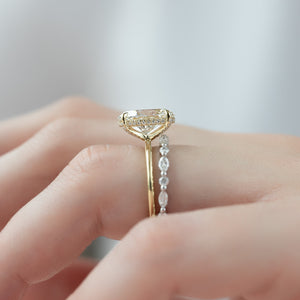 The Crown Kamellie Set  With A 2.5 Carat Oval 18K Yellow Gold Moissanite