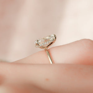 The Crown Kamellie Set  With A 2.5 Carat Pear 14K Yellow Gold Moissanite