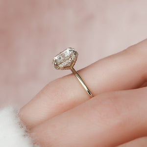The Crown Kamellie Set  With A 3.5 Carat Round 18K Yellow Gold Moissanite