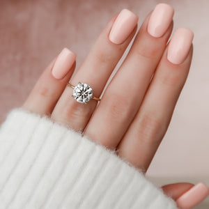 The Crown Kamellie Set  With A 3.5 Carat Round 18K Yellow Gold Moissanite