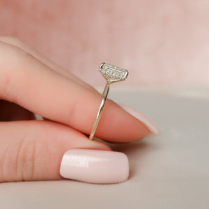 The Crown Kamellie Set  With A 2.5 Carat Radiant 18K Yellow Gold Moissanite