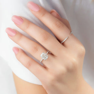 The Pave Crown Kamellie Set  With A 2.5 Carat E. Cushion 18K White Gold Moissanite