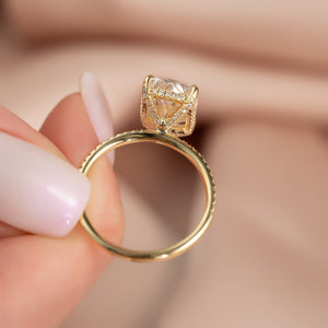 The Pave Crown Kamellie Set With A 1 Carat E. Cushion 18K Yellow Gold Lab Diamond