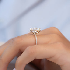 The Crown Kamellie Set With A 1 Carat Oval 14K Rose Gold Lab Diamond