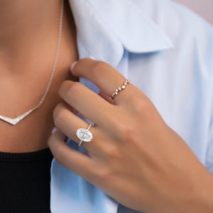 The Pave Crown Kamellie Set  With A 2.5 Carat Oval 14K Rose Gold Moissanite