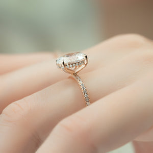 The Pave Crown Kamellie Set  With A 1.5 Carat Oval 14K Rose Gold Moissanite