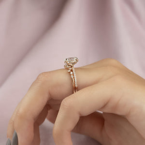 The Crown Kamellie Set With A 1 Carat Oval 14K Rose Gold Lab Diamond