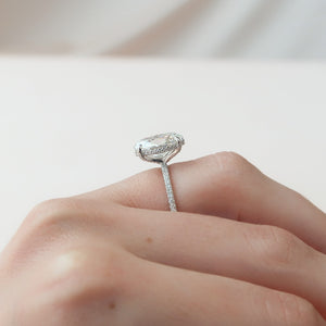 The Pave Crown Kamellie Set  With A 2.5 Carat Oval 14K White Gold Moissanite