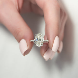 The Crown Kamellie Set With A 1 Carat Oval 14K White Gold Lab Diamond
