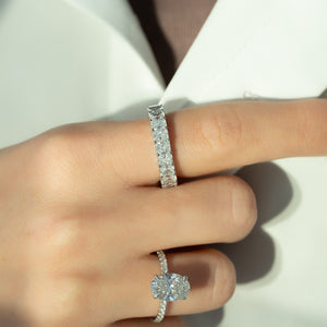 The Crown Kamellie Set With A 1 Carat Oval 14K White Gold Lab Diamond