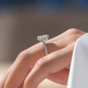 The Crown Kamellie Set With A 1 Carat Oval 14K White Gold Lab Diamond