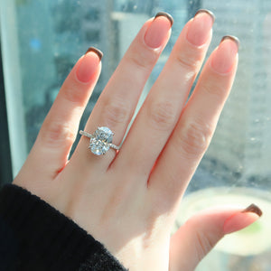 The Crown Kamellie Set With A 1 Carat Oval 14K White Gold Lab Diamond