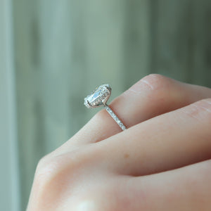 The Crown Kamellie Set With A 1 Carat Oval 14K White Gold Lab Diamond