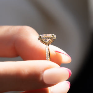The Pave Crown Kamellie Set With A 2.5 Carat Oval 18K Yellow Gold Lab Diamond
