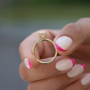 The Pave Crown Kamellie Set With A 2 Carat Oval 18K Yellow Gold Lab Diamond
