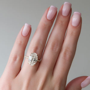 The Pave Crown Kamellie Set With A 2 Carat Oval 14K Yellow Gold Lab Diamond