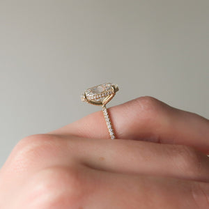 The Pave Crown Kamellie Set With A 2 Carat Oval 18K Yellow Gold Lab Diamond