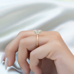The Pave Crown Kamellie Set  With A 4.5 Carat Oval 18K Yellow Gold Moissanite