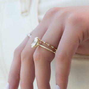 The Pave Crown Kamellie Set With A 1 Carat Oval 14K Yellow Gold Lab Diamond