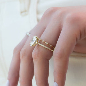 The Pave Crown Kamellie Set  With A 1 Carat Oval 18K Yellow Gold Moissanite